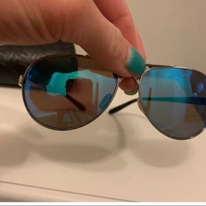 Oakley ladies aviator sunglasses. Silver frame blue lenses.